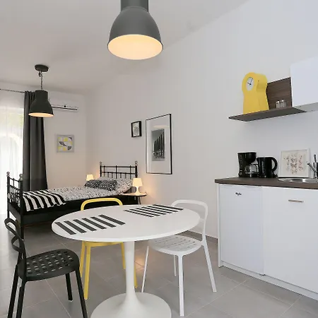 Maggie By Adex Travel Guest house