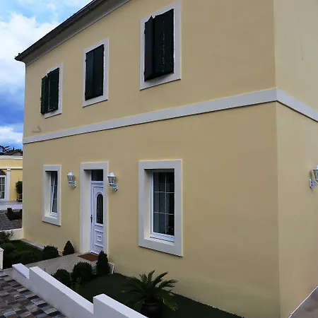 Maggie By Adex Travel Guest house