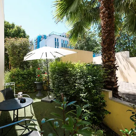 Maggie By Adex Travel Guest house