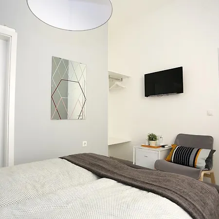Maggie By Adex Travel Guest house